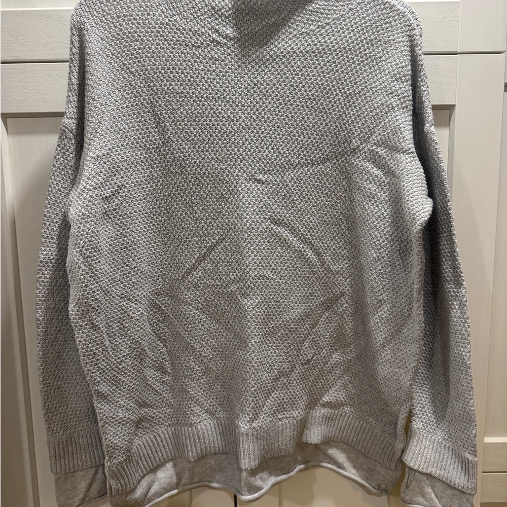 Artisan Ny Women’s Textured Gray Crewneck Sweater